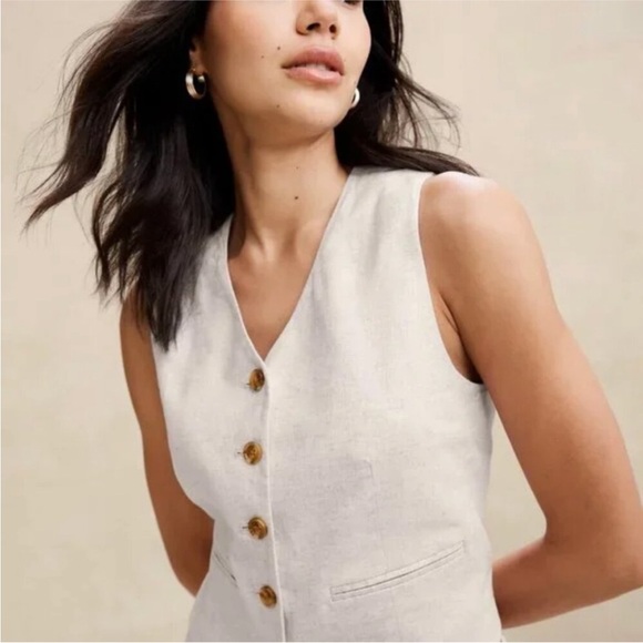 Banana Republic Linen-Blend Cropped Vest - Picture 1 of 3